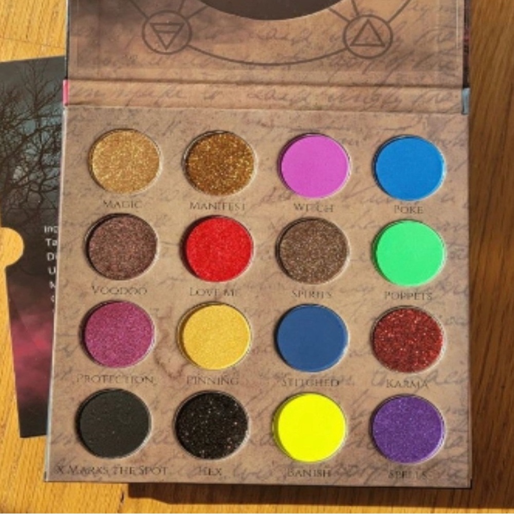 Peachy Queen Voodoo Girl Eyeshadow Palette - Vibrant New